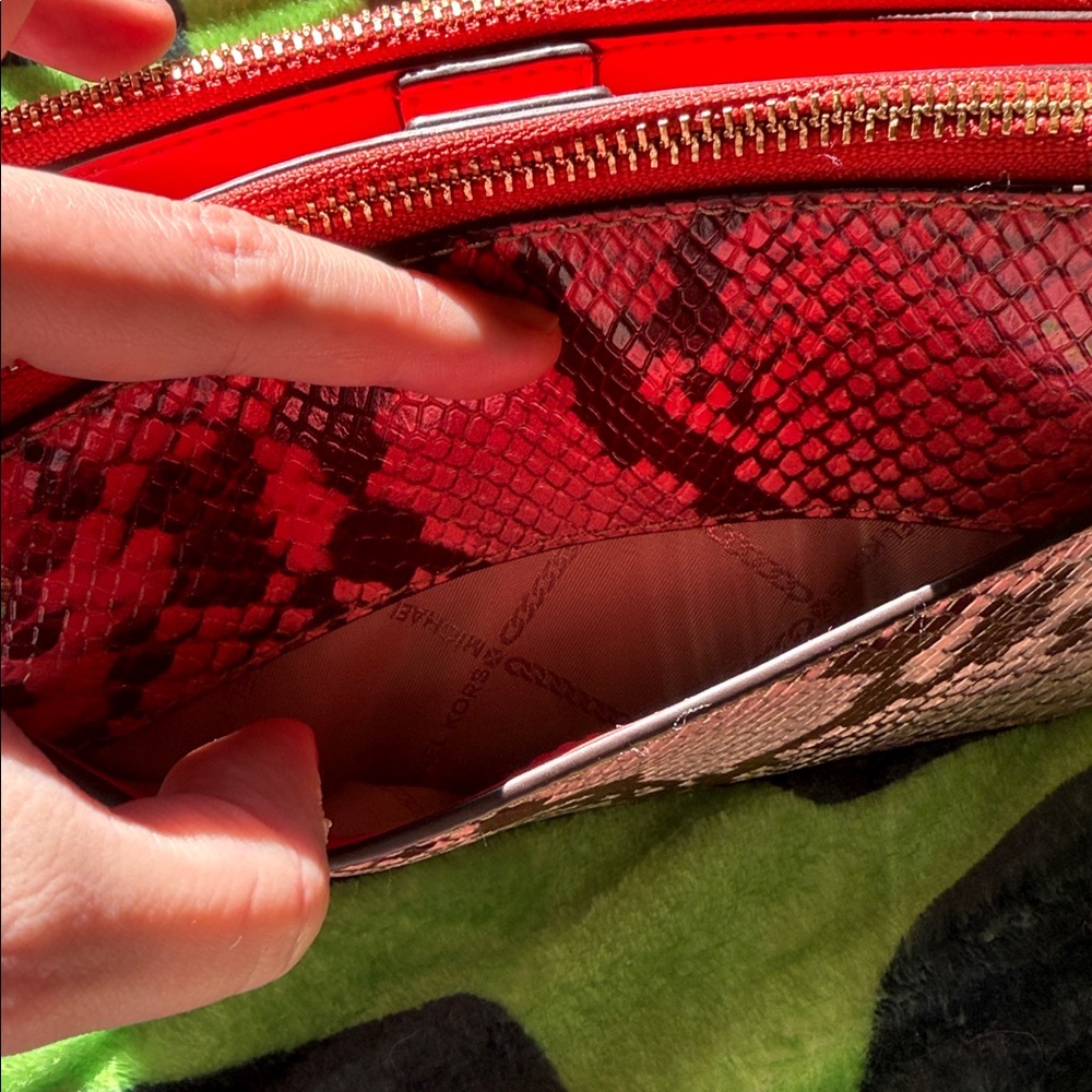 Michael Kors Hot Pink White Ombrรฉ Embossed Snakeskin Gold Crossbody Bag - Picture 8 of 13